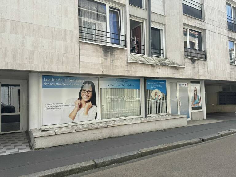 à LOUER — photo 1