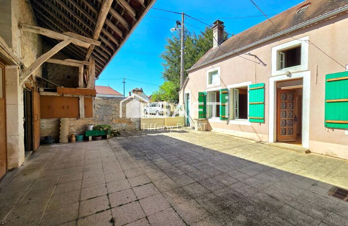 Maison avec dépendances et verger à rénover — photo 2