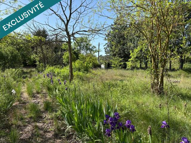 Terrain constructible de 880m2 en zone UC — photo du bien