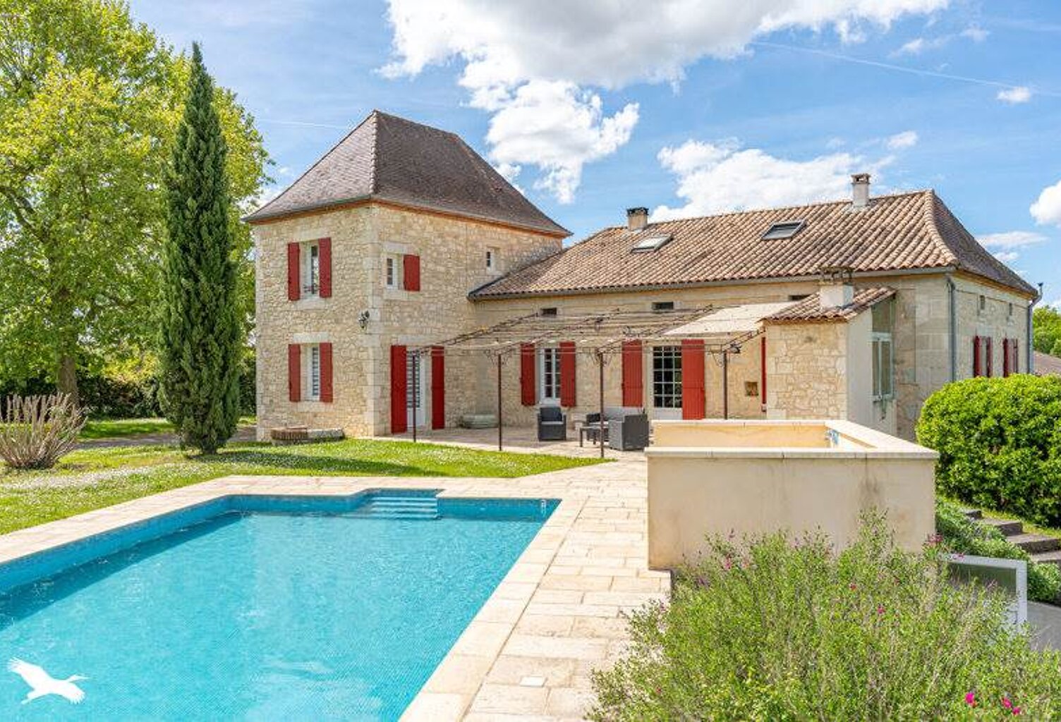Maison en pierre de 9 pièces principales — photo 1