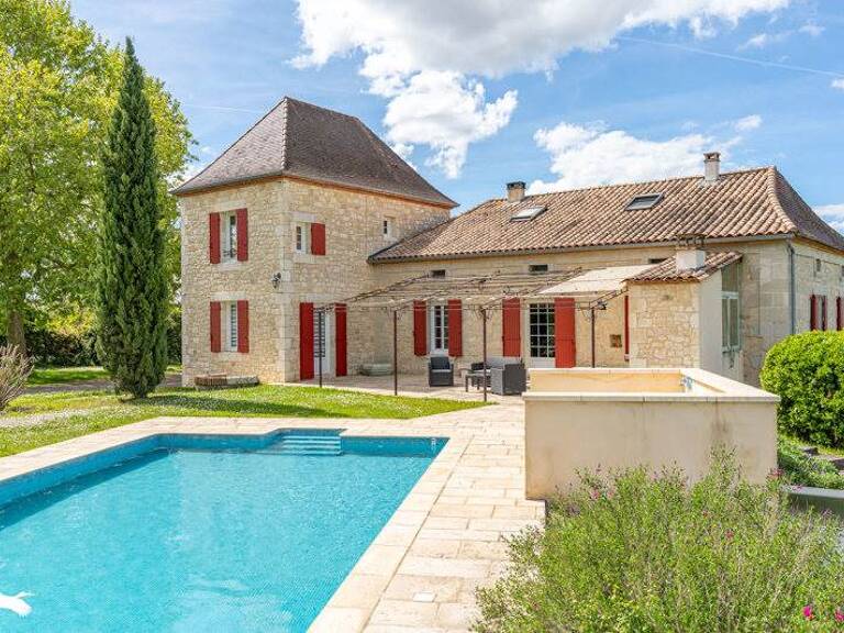 Maison en pierre de 9 pièces principales — photo 1