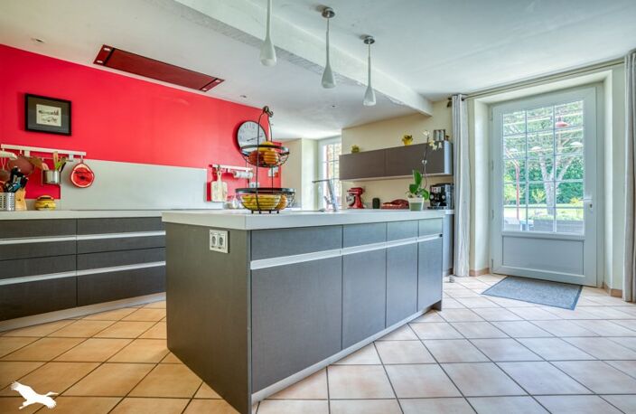 Maison en pierre de 9 pièces principales — photo 3