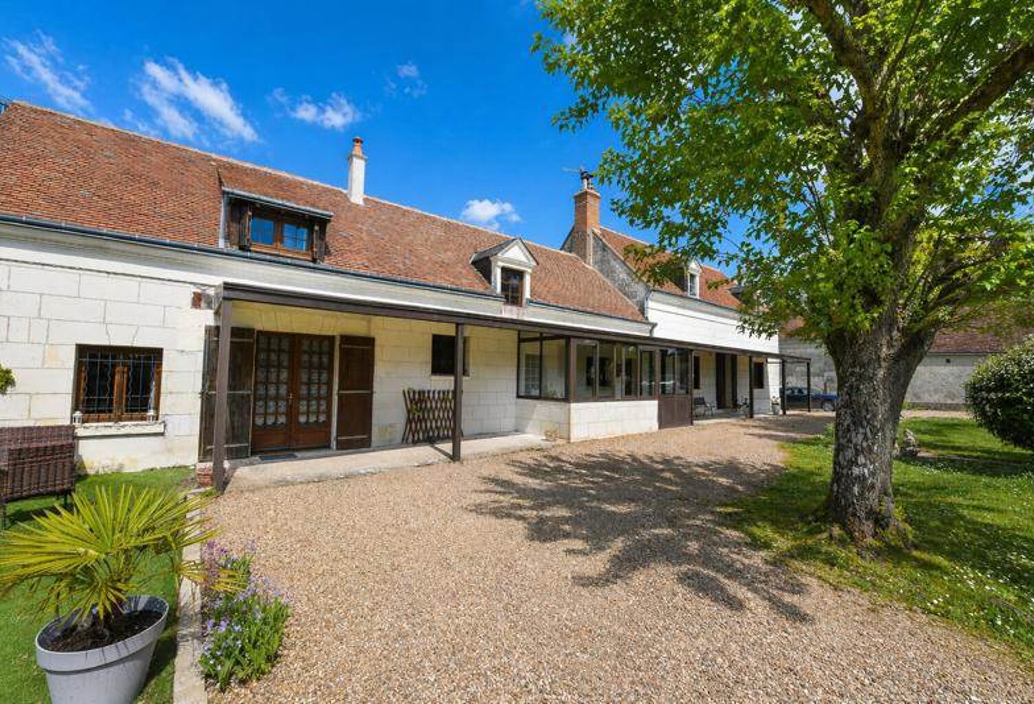 Maison en pierre de 6 pièces principales — photo 1