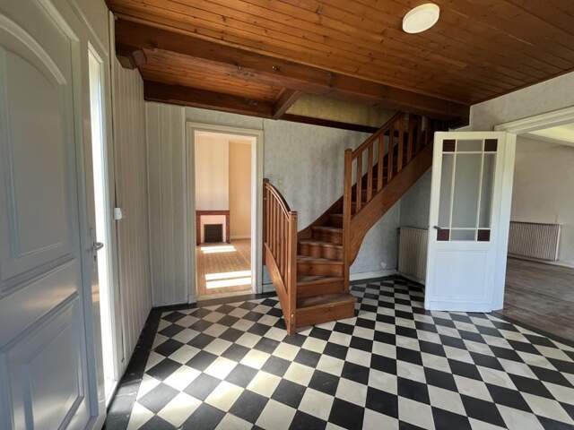 Maison en pierre de 6 pièces principales — photo du bien