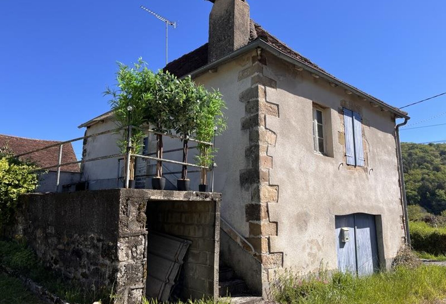 Maison en pierre de 2 pièces principales — photo 1
