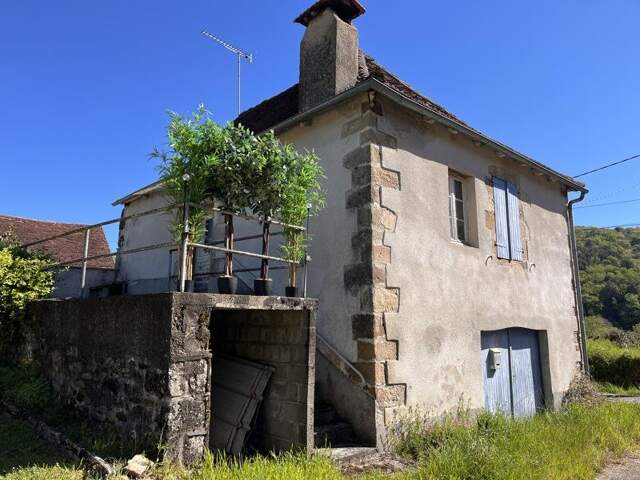 Maison en pierre de 2 pièces principales — photo du bien