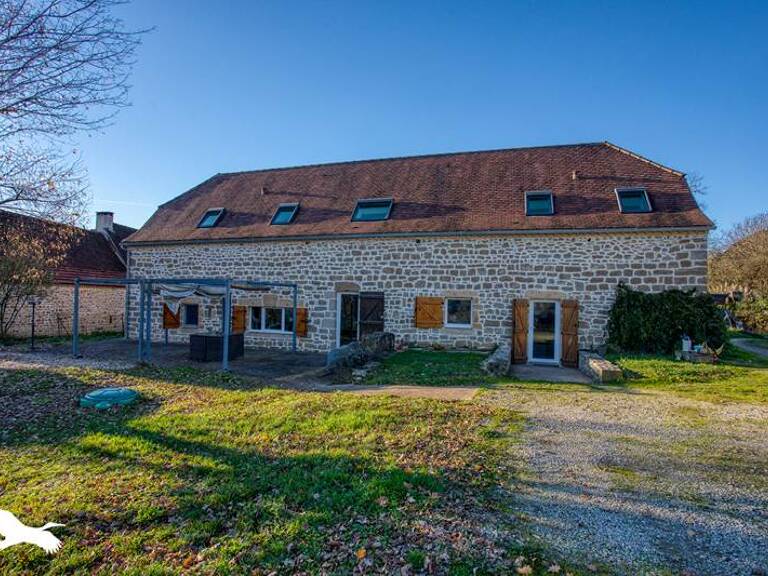 Maison en pierre de 6 pièces principales — photo 1