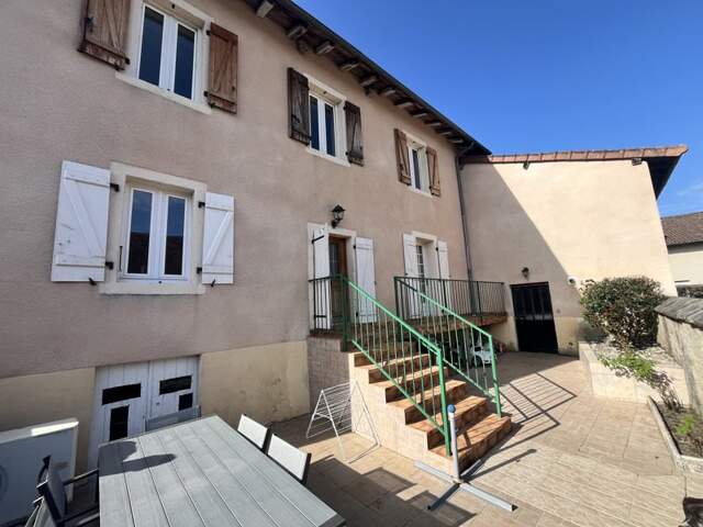 Maison de bourg de 7 pièces principales — photo du bien