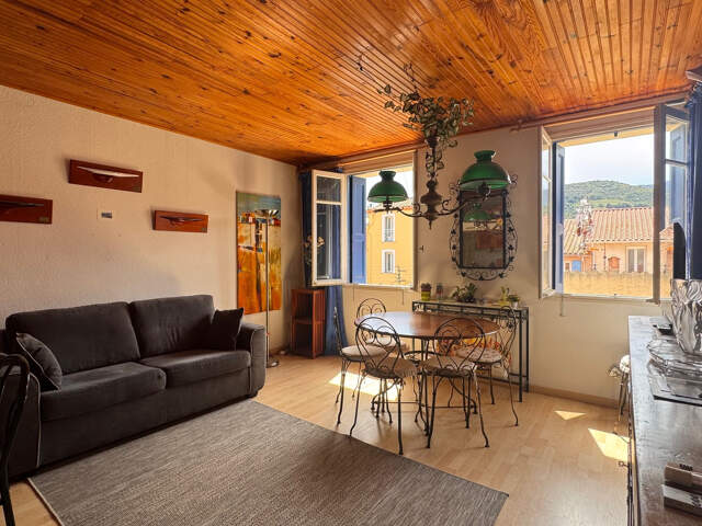 STUDIO MEZZANINE PROCHE DU PORT — photo du bien