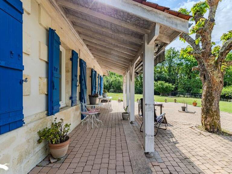 Maison en pierre de 7 pièces principales — photo 1