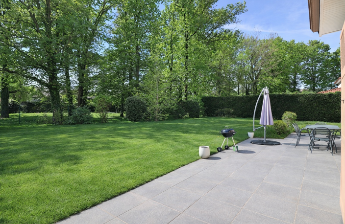 Maison familiale spacieuse avec jardin, piscine et cadre calme à deux pas du centre — photo 4