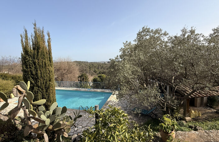 La Gaude village superbe Villa à vendre 3 appartements vue mer — photo 2