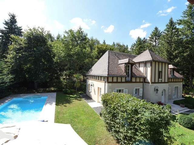 Maison art déco de 7 pièces principales — photo du bien