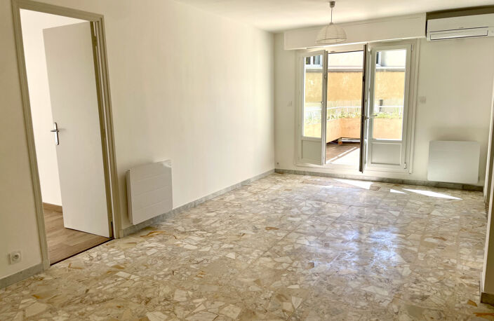 AVIGNON : SUPERBE T2 — photo 3