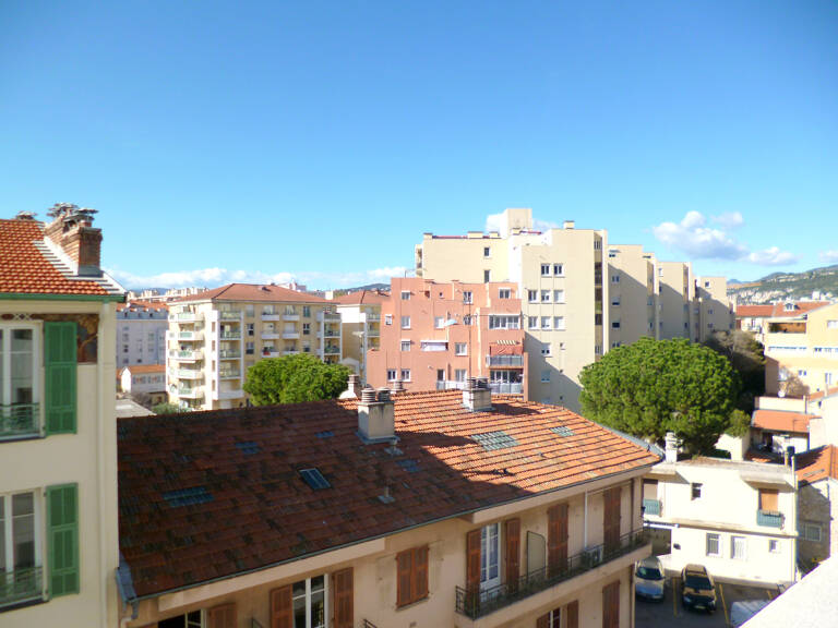 Nice RIQUIER : Confortable studio Climatisé avec Terrasse au Calme vendu loué — photo 1