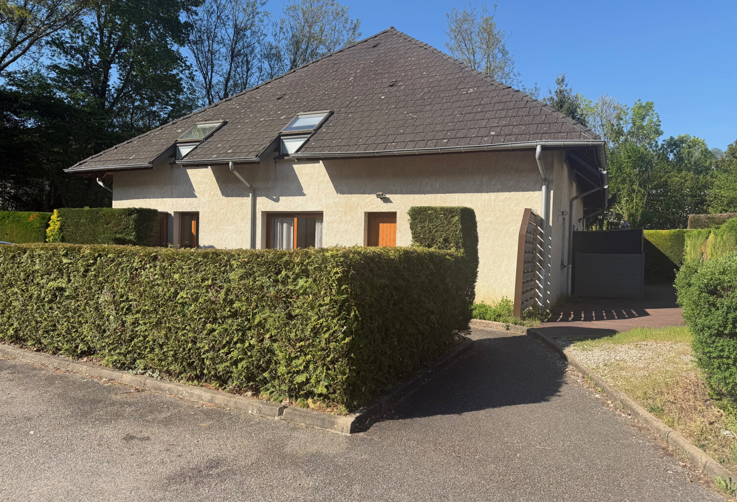 A VENDRE IMMEUBLE DE RAPPORT COMPOSE DE T4 - CHALLES LES EAU — photo 1