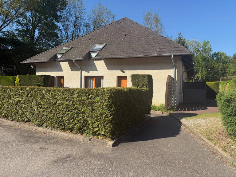 A VENDRE IMMEUBLE DE RAPPORT COMPOSE DE T4 - CHALLES LES EAU — photo 1