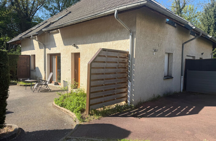 A VENDRE IMMEUBLE DE RAPPORT COMPOSE DE T4 - CHALLES LES EAU — photo 3