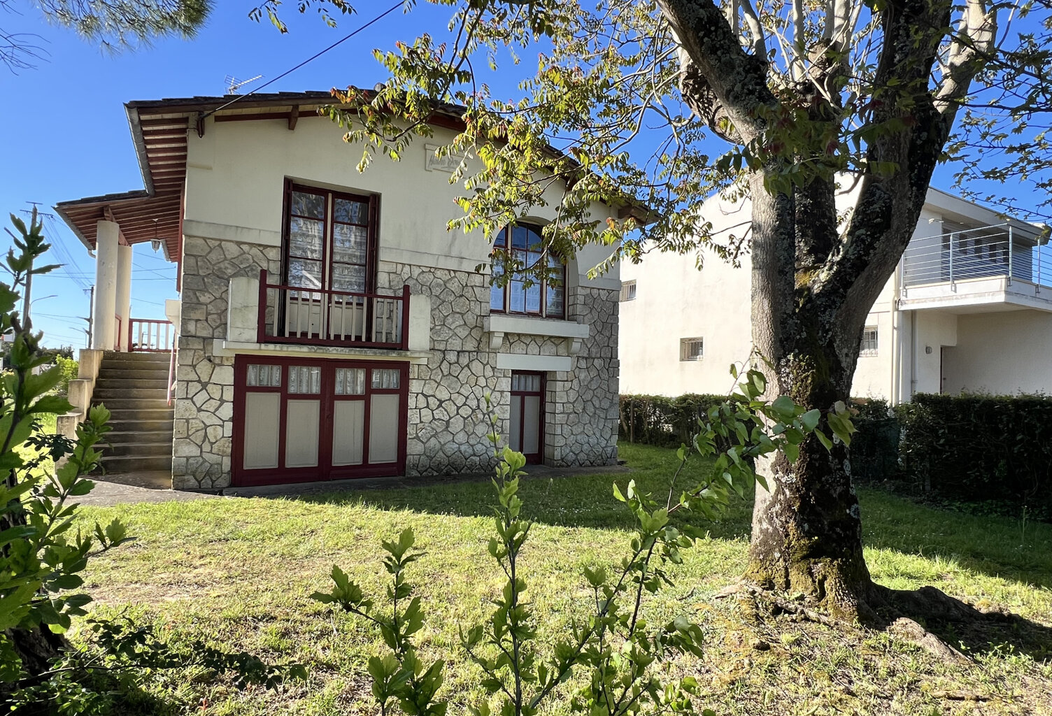 ROYAN - QUARTIER DU PARC - MAISON A RÉNOVER AVEC JARDIN — photo 1