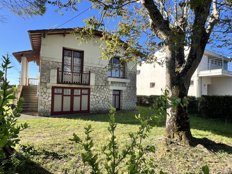 ROYAN - QUARTIER DU PARC - MAISON A RÉNOVER AVEC JARDIN — photo 1