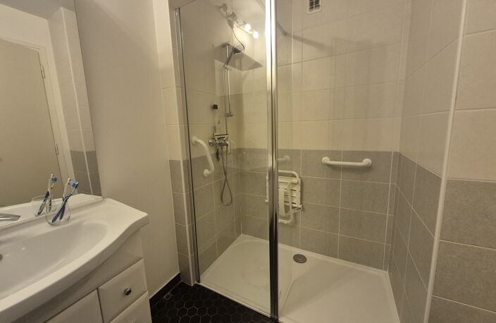 GRENOBLE LIBERATION T5 94 M² — photo 5