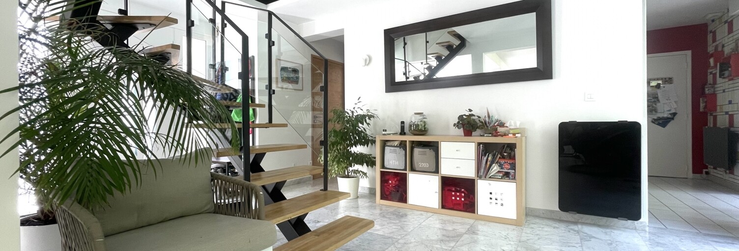 Maison 9 Pièces 190 m² à vendre à Le Mesnil-Saint-Denis (78320)