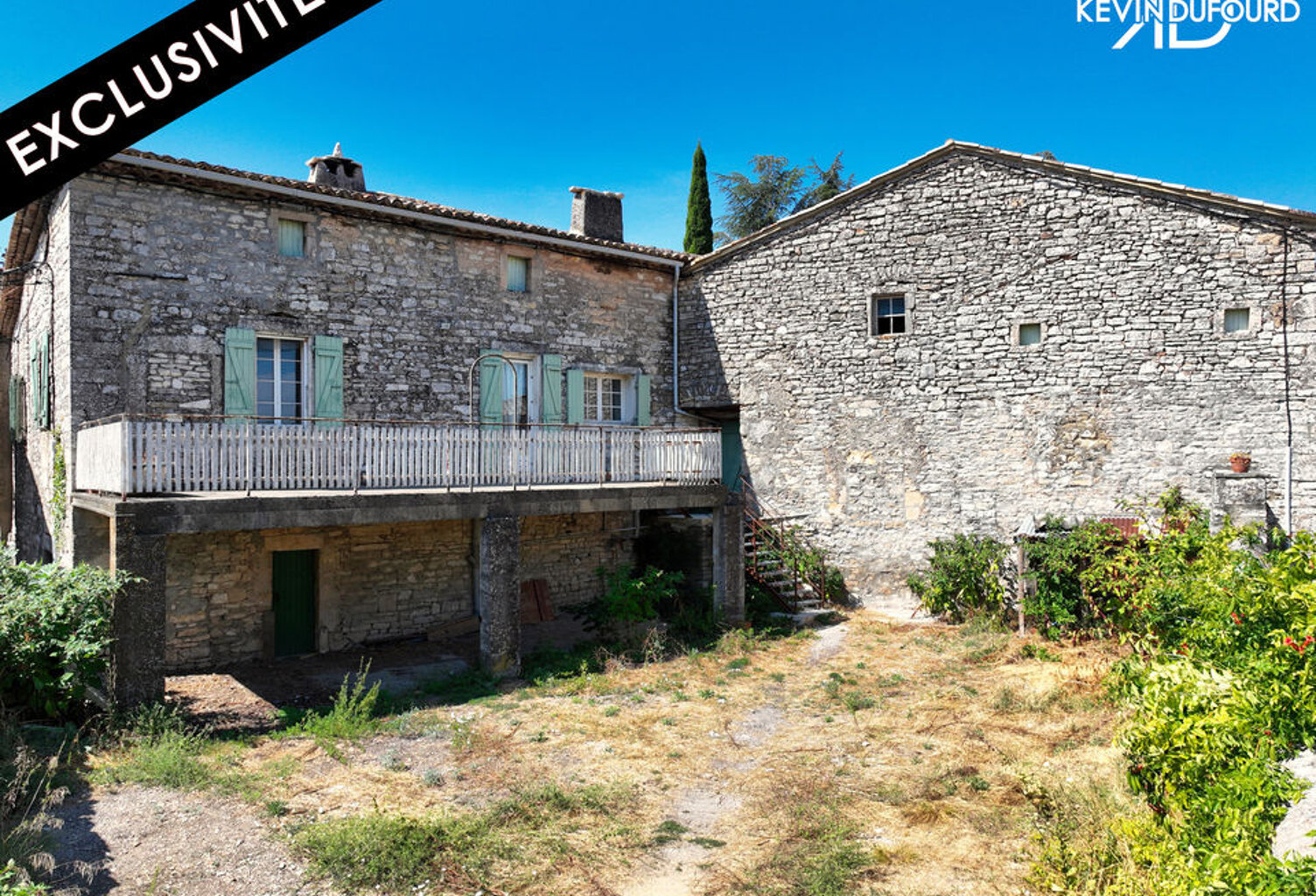 Corps de ferme avec cour intérieure et caves à ORGNAC L'AVEN — photo 1
