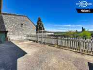Corps de ferme avec cour intérieure et caves à ORGNAC L'AVEN — photo 2