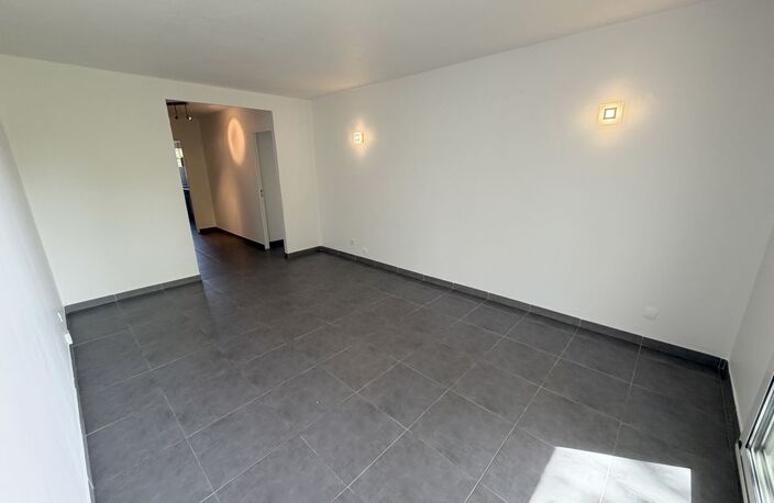 APPARTEMENT T3 DE 65m² / BALCON / CAVE / PISCINE / TENNIS — photo 3