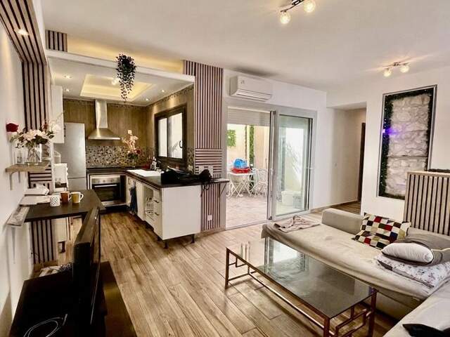 À VENDRE - MAISON DE VILLE - TERRASSE - COUR - BUREAU — photo du bien
