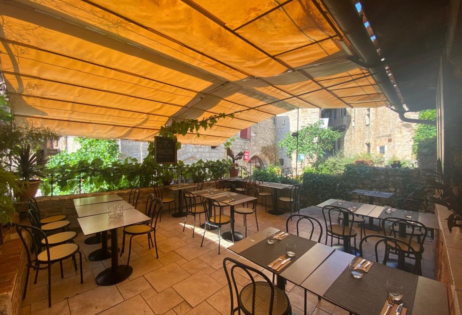 À VENDRE – Fonds de commerce - RESTAURANT– Saint-Cirq-Lapopie — photo 1
