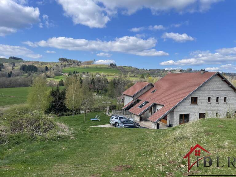Corps de ferme sur 5 hectares avec gîte et sources naturelle — photo 1