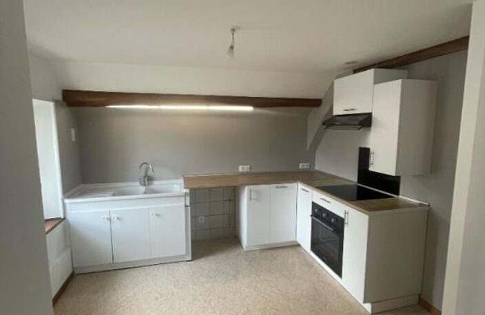 Appartement F4, entièrement refait à neuf, au coeur d'une petite résidence calme, proche du centre-ville — photo 2