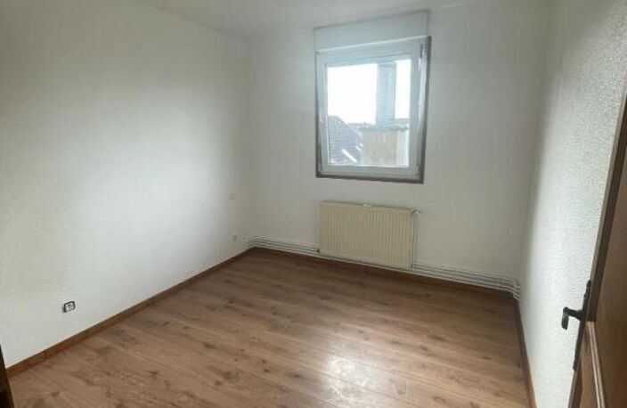 Appartement F4, entièrement refait à neuf, au coeur d'une petite résidence calme, proche du centre-ville — photo 3