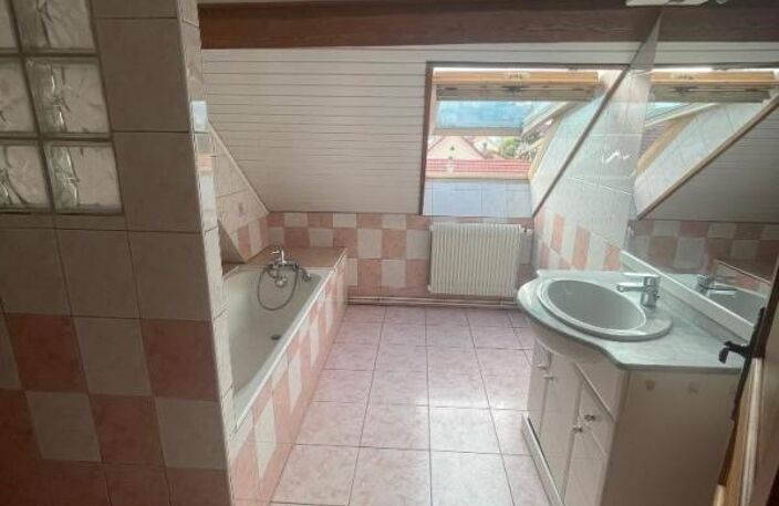 Appartement F4, entièrement refait à neuf, au coeur d'une petite résidence calme, proche du centre-ville — photo 4