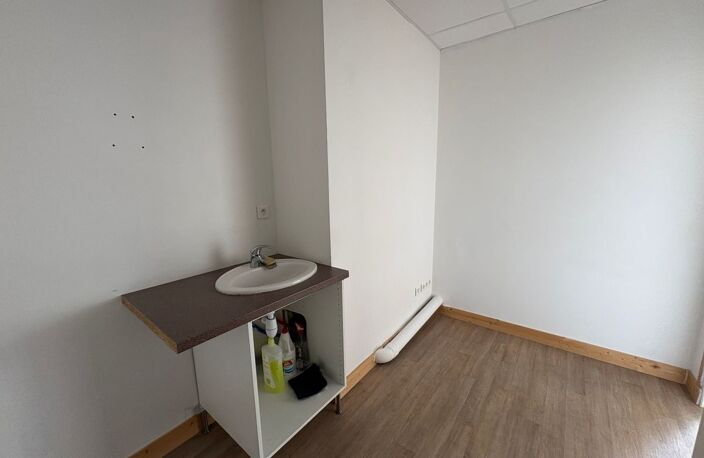 A LOUER - local d'activité 50 m² à St Avertin — photo 4