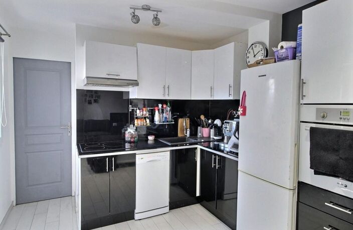 Maison - 2 appartements - Terrasse - Stationnements - Pont de Vivaux - 13010 Marseille — photo 4