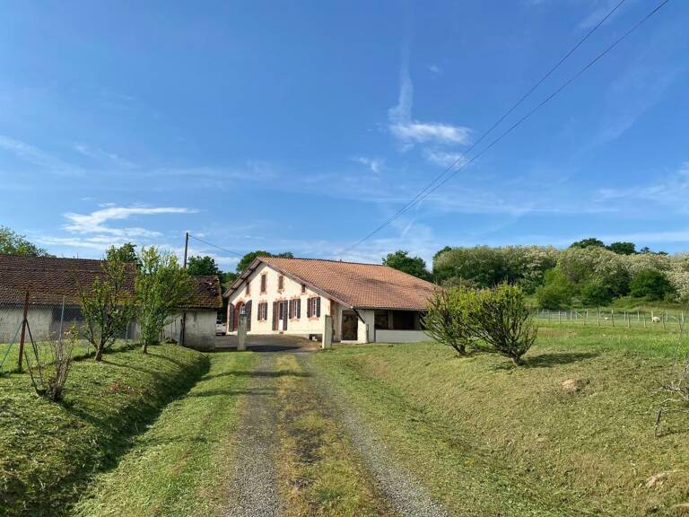 Maison À Vendre sur 2 hectares et dépendance — photo 1