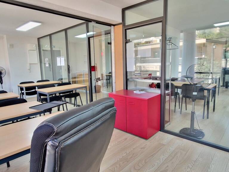 Bureau À Louer — photo 1