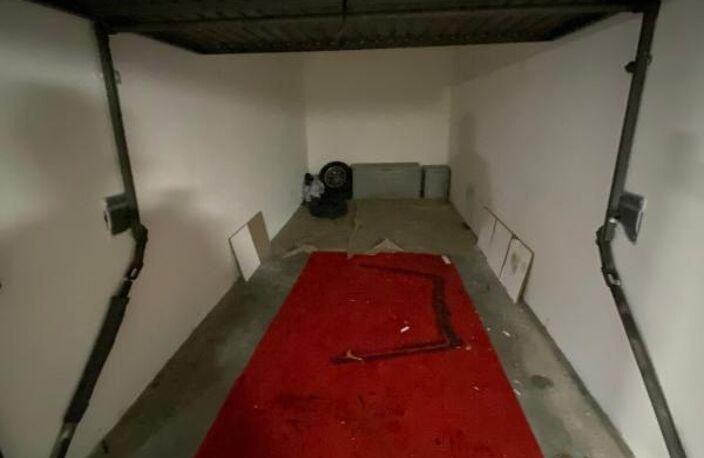 Parking À Vendre en sous-sol d'une résidence — photo 2