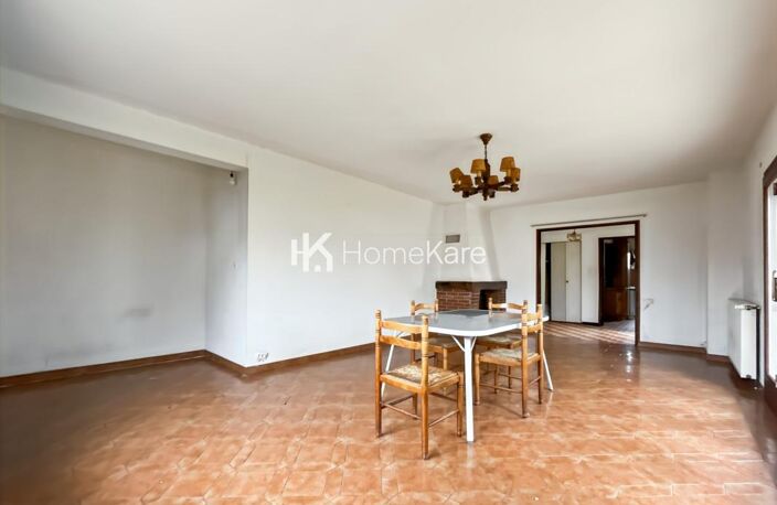 MAISON QUI OFFRE UN BEAU POTENTIEL ! — photo 5