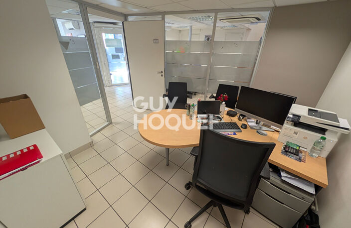 local — photo 2