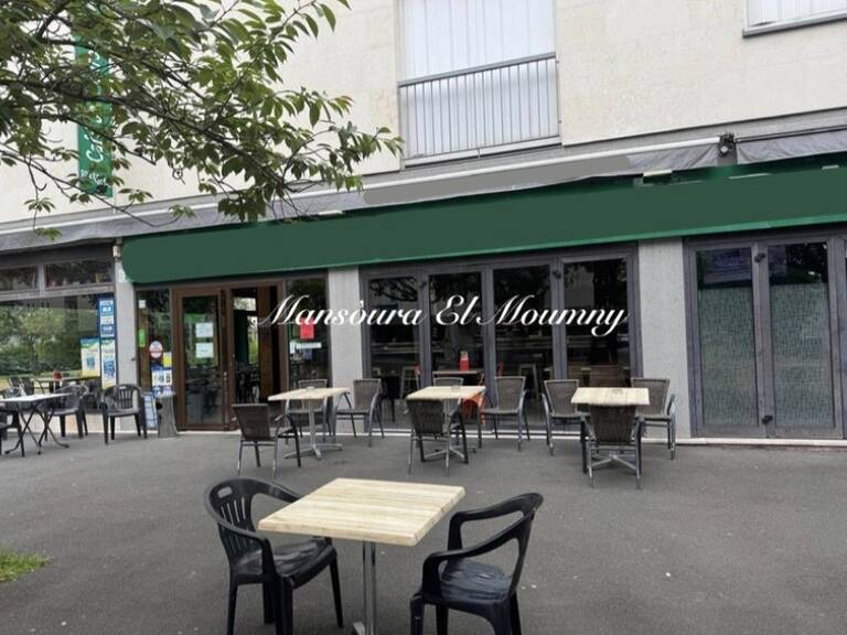 A VENDRE – FOND DE COMMERCE  BAR BRASSERIE AVEC LICENCE IV – EMPLACEMENT STRATÉGIQUE  ️ — photo 1
