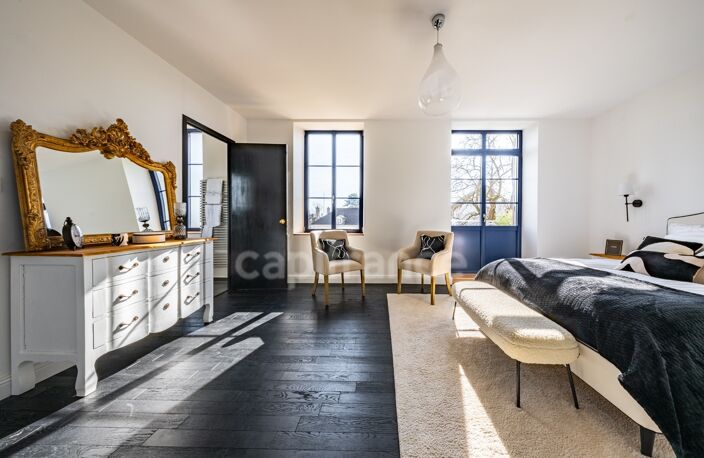 Propriété à vendre composée d'une demeure de Maitre et une deuxième maison avec piscine et jardin — photo 3