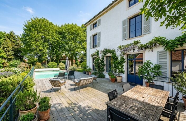 Propriété à vendre composée d'une demeure de Maitre et une deuxième maison avec piscine et jardin — photo 4