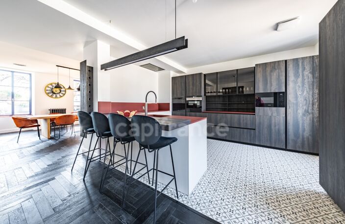 Propriété à vendre composée d'une demeure de Maitre et une deuxième maison avec piscine et jardin — photo 5