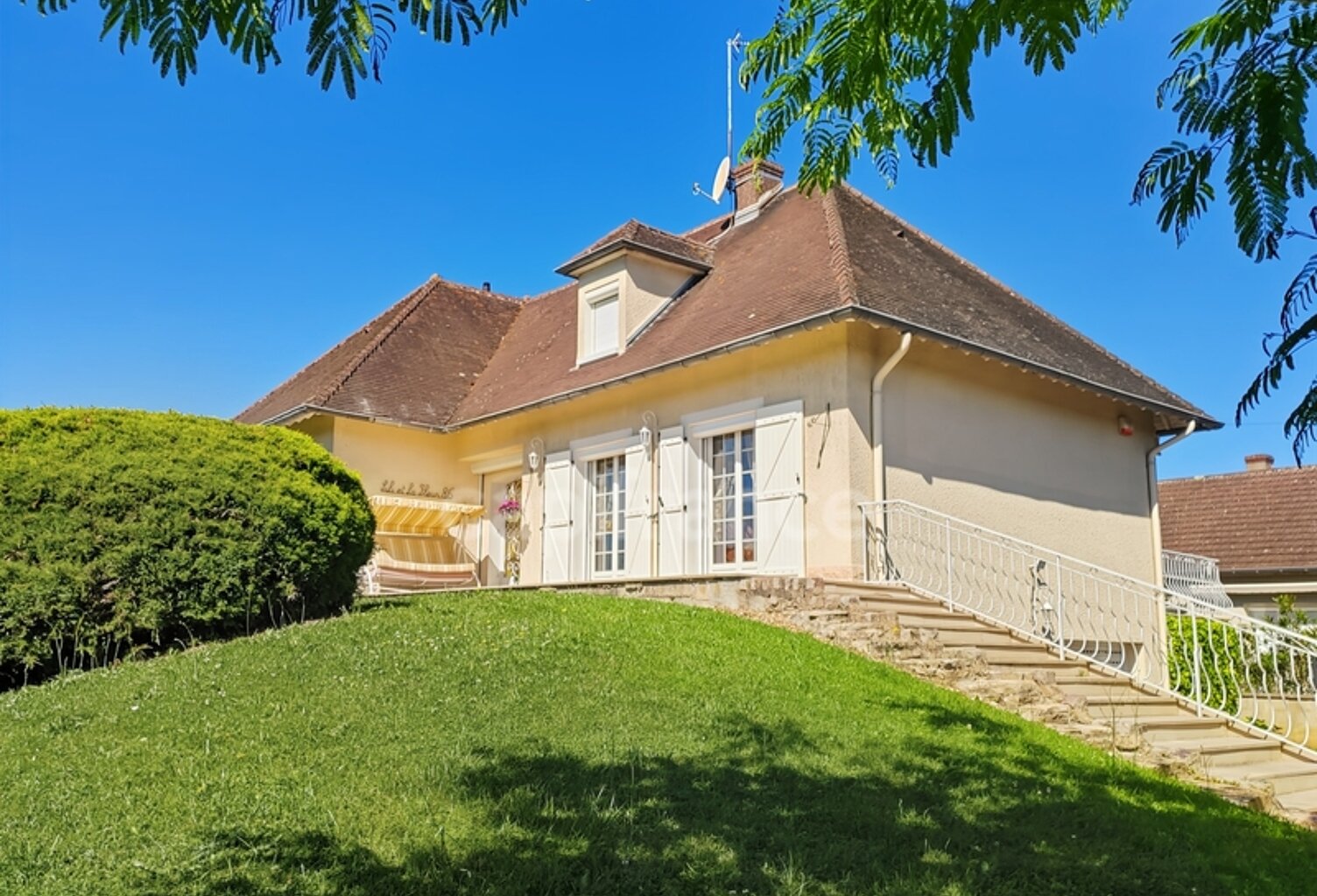 À vendre : Villa grand garage à CHATENOY-EN-BRESSE (71) – 4 chambres, 183 m² habitables terrain de 1728 m² — photo 1