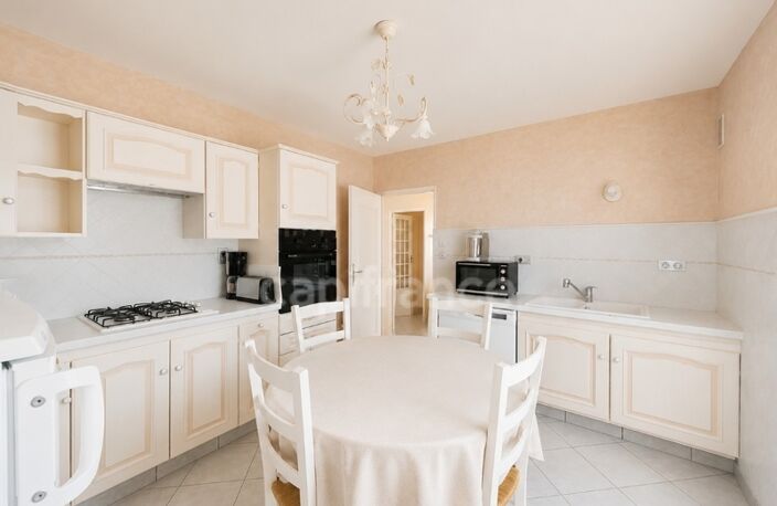 À vendre : Villa grand garage à CHATENOY-EN-BRESSE (71) – 4 chambres, 183 m² habitables terrain de 1728 m² — photo 4