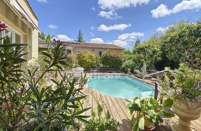 BOLLENE (84), à vendre Villa de Plain Pied 6 pièces - 4 grandes chambres - Terrain clos arboré de 1236 m² — photo 2