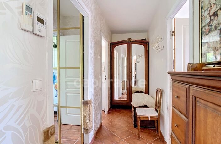 BOLLENE (84), à vendre Villa de Plain Pied 6 pièces - 4 grandes chambres - Terrain clos arboré de 1236 m² — photo 3